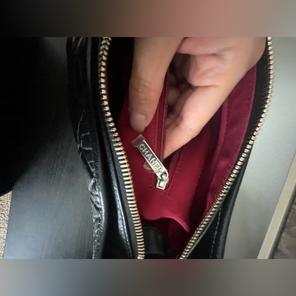 Chanel Gabrielle Hobo Quilted Aged Calfskin in Medium - Picture 8 of 16